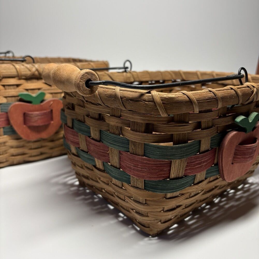 Set 2 Vintage Baskets Apples Wooden Carrier Handle - Picture 4 of 5